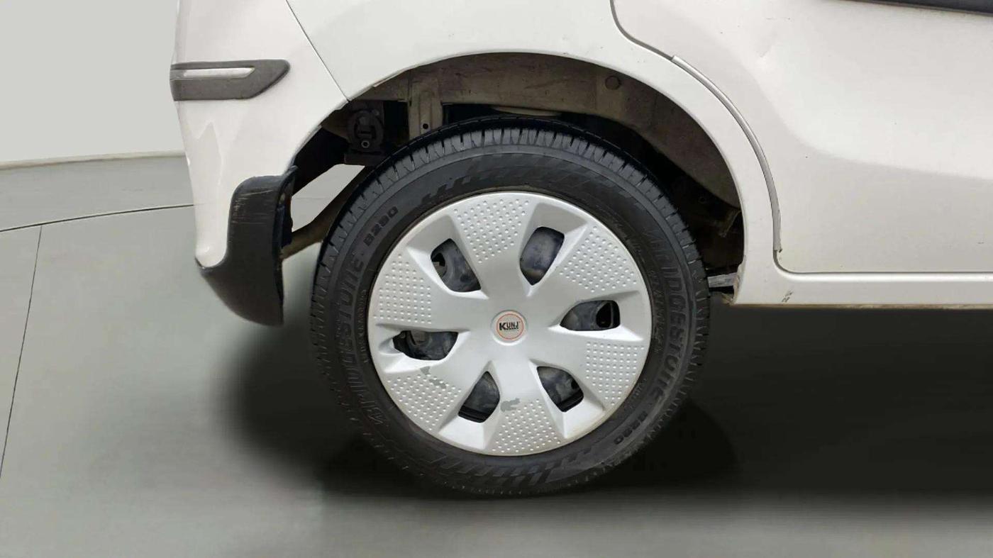 2017 Maruti Alto K10 VXI, Petrol, Manual, 61,279 km, Right Rear Wheel