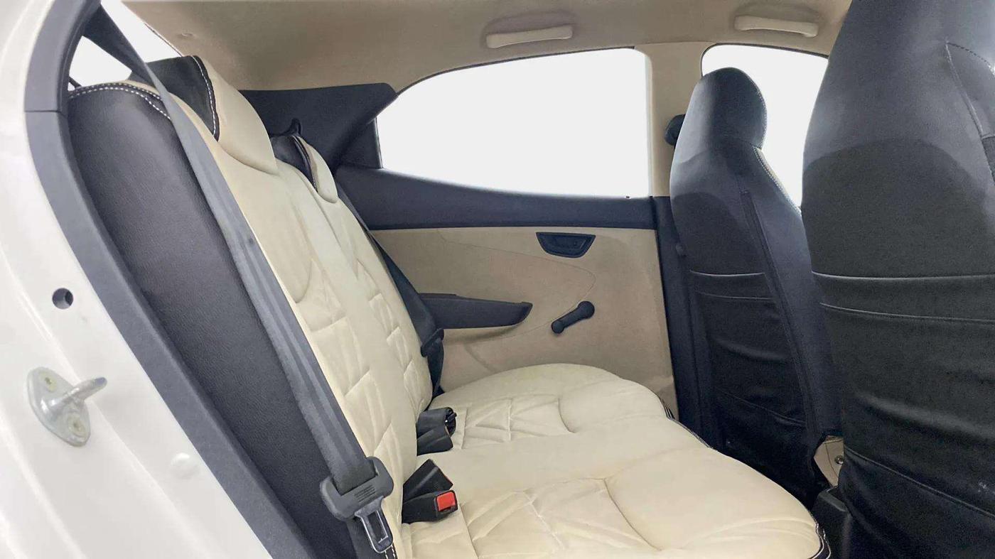 2017 Hyundai Eon ERA + SE, Petrol, Manual, 32,394 km, Right Side Rear Door Cabin