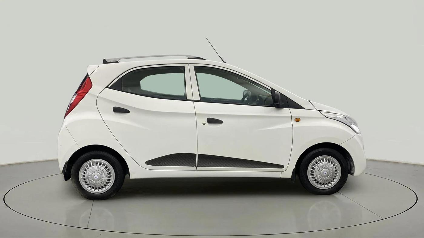 2017 Hyundai Eon ERA + SE, Petrol, Manual, 32,394 km, Right Side View
