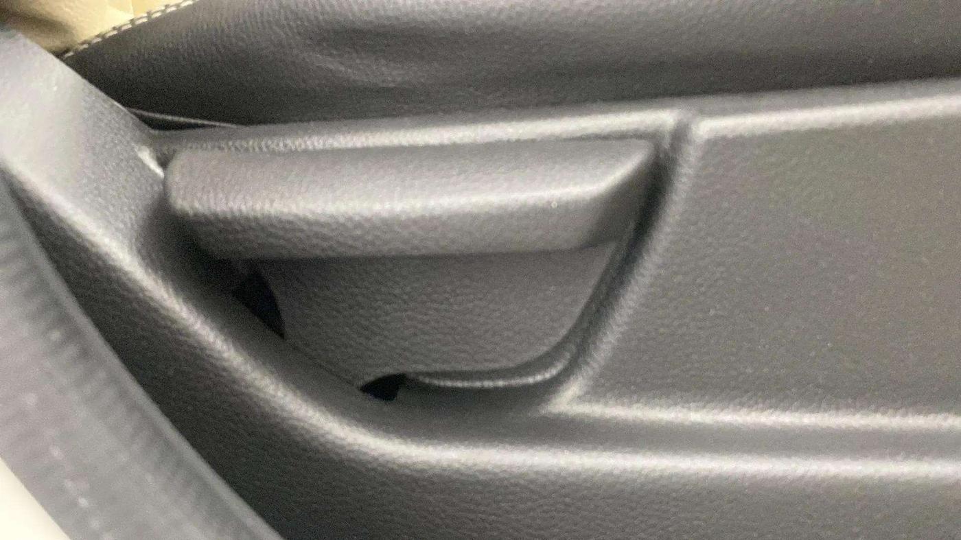 2017 Hyundai Eon ERA + SE, Petrol, Manual, 32,394 km, Driver Side Adjustment Panel