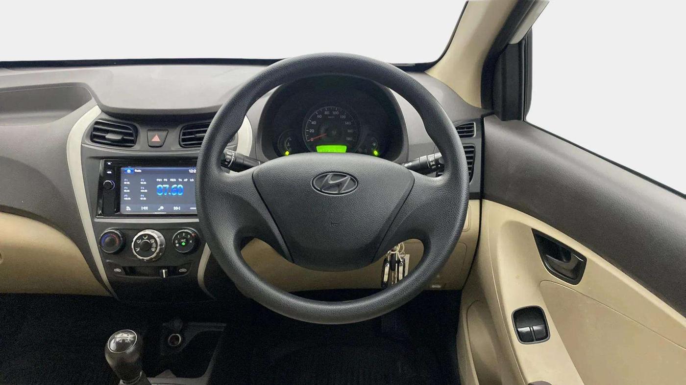 2017 Hyundai Eon ERA + SE, Petrol, Manual, 32,394 km, Steering Wheel Close Up