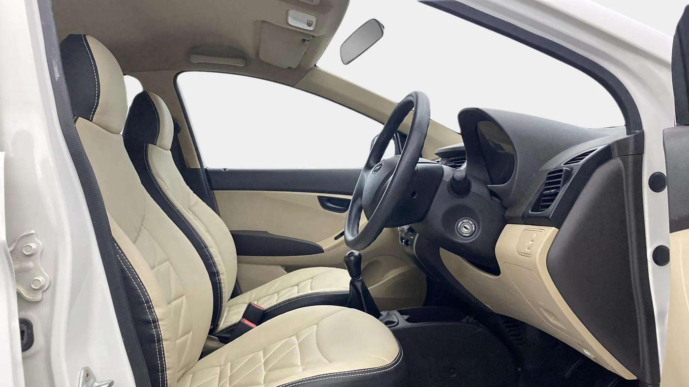 2017 Hyundai Eon ERA + SE, Petrol, Manual, 32,394 km, Right Side Front Door Cabin