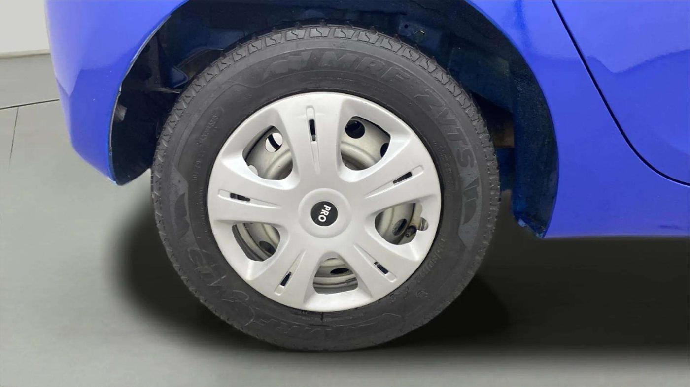 2014 Hyundai Eon D-LITE+, Petrol, Manual, 31,043 km, Right Rear Wheel