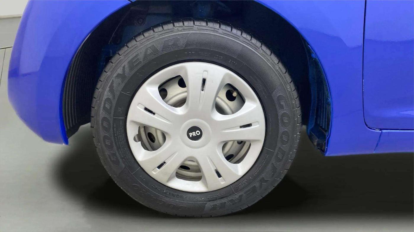 2014 Hyundai Eon D-LITE+, Petrol, Manual, 31,043 km, Left Front Wheel