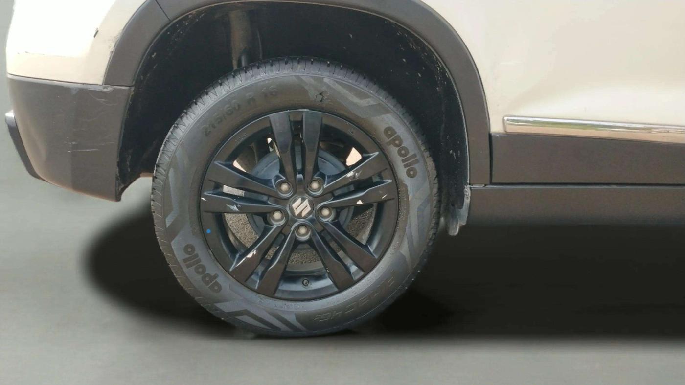2019 Maruti Vitara Brezza ZDI, Diesel, Manual, 1,05,859 km, Right Rear Wheel