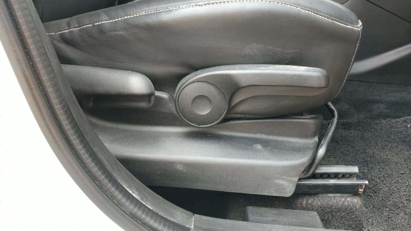 2019 Maruti Vitara Brezza ZDI, Diesel, Manual, 1,05,859 km, Driver Side Adjustment Panel