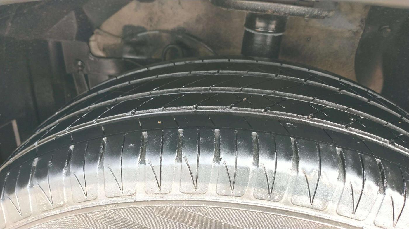 2019 Maruti Vitara Brezza ZDI, Diesel, Manual, 1,05,859 km, Left Front Tyre Tread