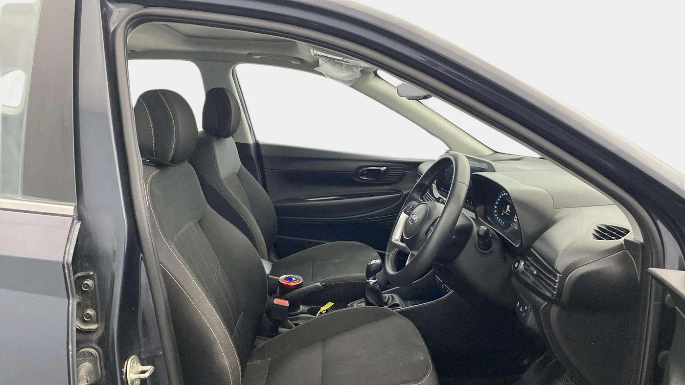 2022 Hyundai NEW I20 ASTA (O) 1.2 MT, Petrol, Manual, 36,319 km, Right Side Front Door Cabin