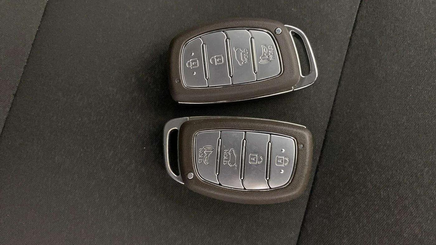 2022 Hyundai NEW I20 ASTA (O) 1.2 MT, Petrol, Manual, 36,319 km, Key Close Up