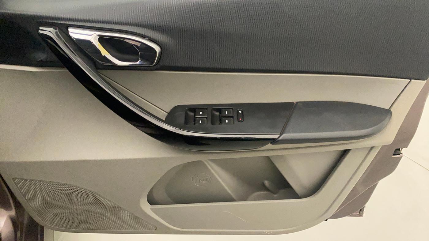 2016 Tata Tiago XZ PETROL, Petrol, Manual, 34,961 km, Driver Side Door Panels Control