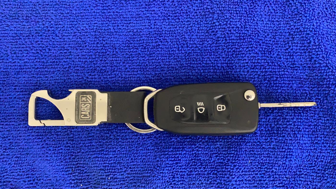 2016 Tata Tiago XZ PETROL, Petrol, Manual, 34,961 km, Key Close Up