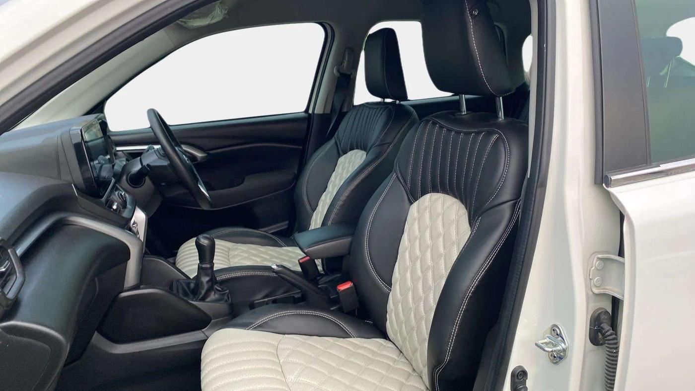 2023 Toyota URBAN CRUISER HYRYDER E NEO DRIVE, Petrol, Manual, 20,458 km, Right Side Front Door Cabin
