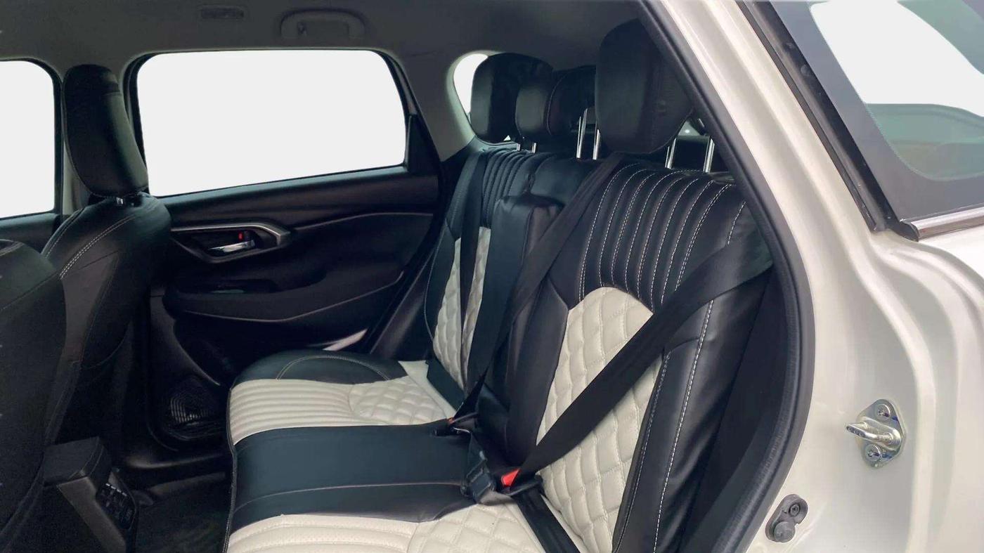 2023 Toyota URBAN CRUISER HYRYDER E NEO DRIVE, Petrol, Manual, 20,458 km, Right Side Rear Door Cabin