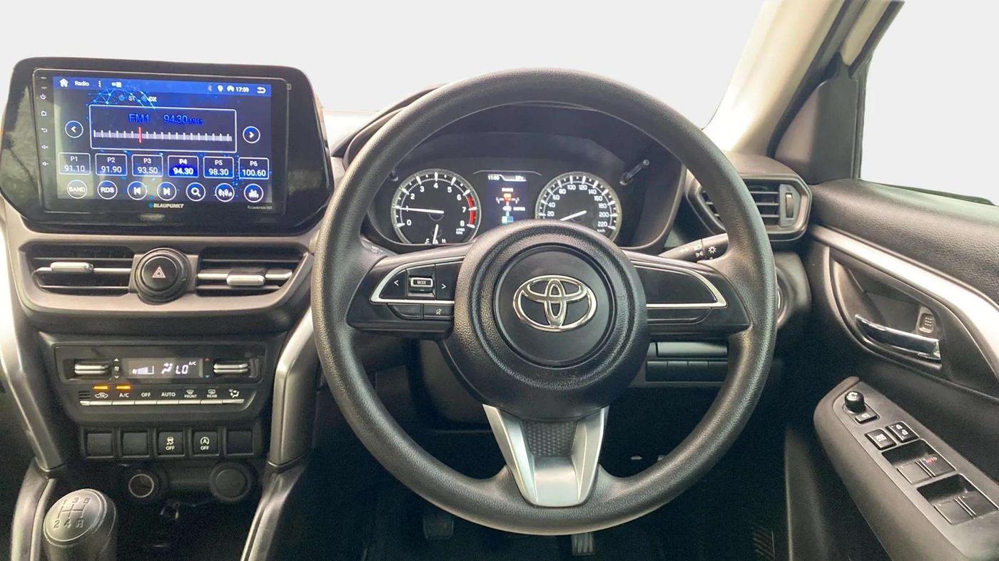 2023 Toyota URBAN CRUISER HYRYDER E NEO DRIVE, Petrol, Manual, 20,458 km, Steering Wheel Close Up
