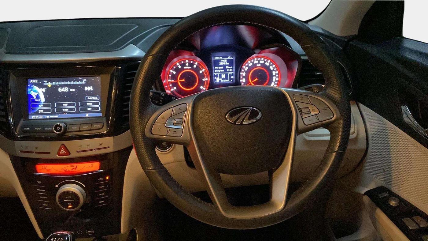 2021 Mahindra XUV300 W8 (O) 1.2 PETROL, Petrol, Manual, 26,722 km, Steering Wheel Close Up