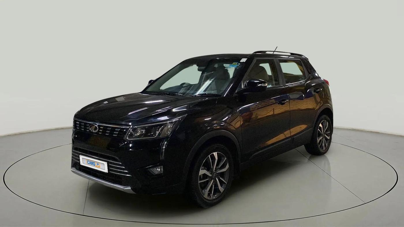 2021 Mahindra XUV300 W8 (O) 1.2 PETROL, Petrol, Manual, 26,722 km, Left Front Diagonal