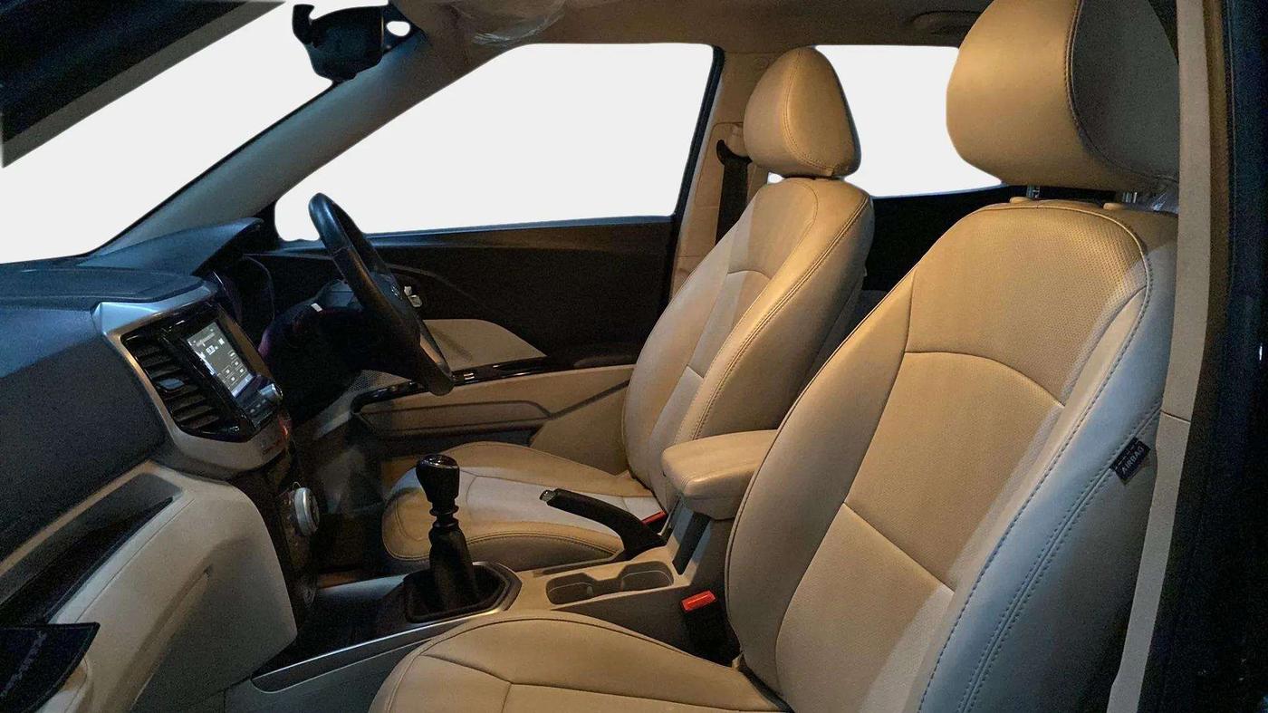 2021 Mahindra XUV300 W8 (O) 1.2 PETROL, Petrol, Manual, 26,722 km, Right Side Front Door Cabin