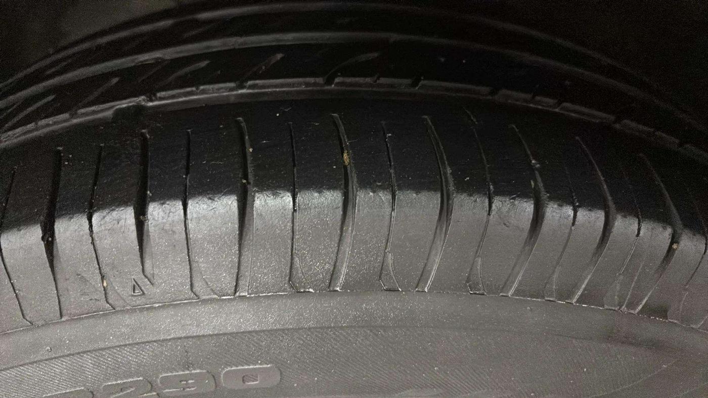 2017 Hyundai Elite i20 SPORTZ 1.2, Petrol, Manual, 64,182 km, Left Front Tyre Tread