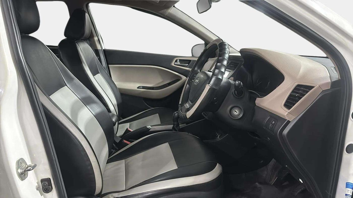 2017 Hyundai Elite i20 SPORTZ 1.2, Petrol, Manual, 64,182 km, Right Side Front Door Cabin