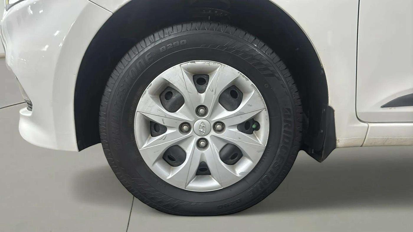 2017 Hyundai Elite i20 SPORTZ 1.2, Petrol, Manual, 64,182 km, Left Front Wheel
