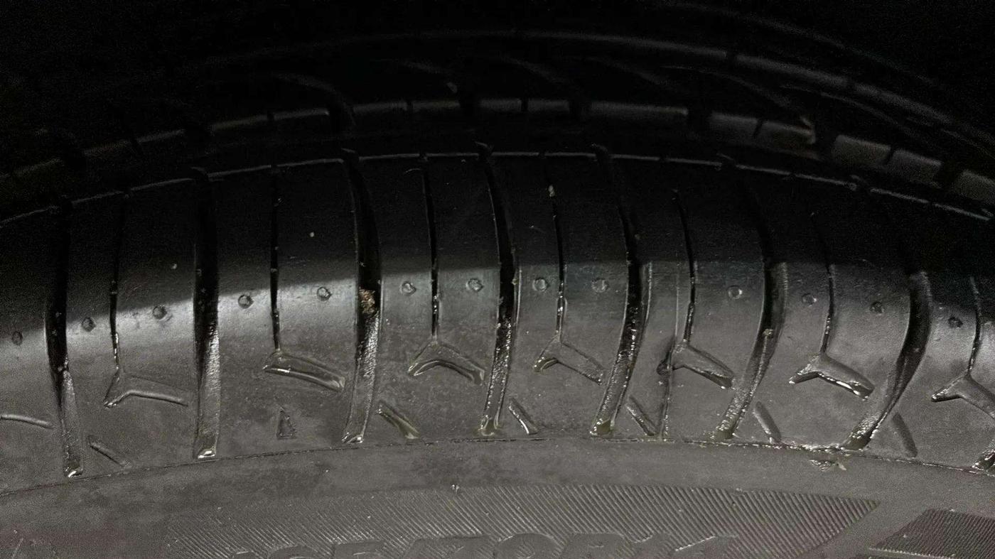 2015 Maruti Celerio VXI AMT, Petrol, Automatic, 51,575 km, Right Front Tyre Tread