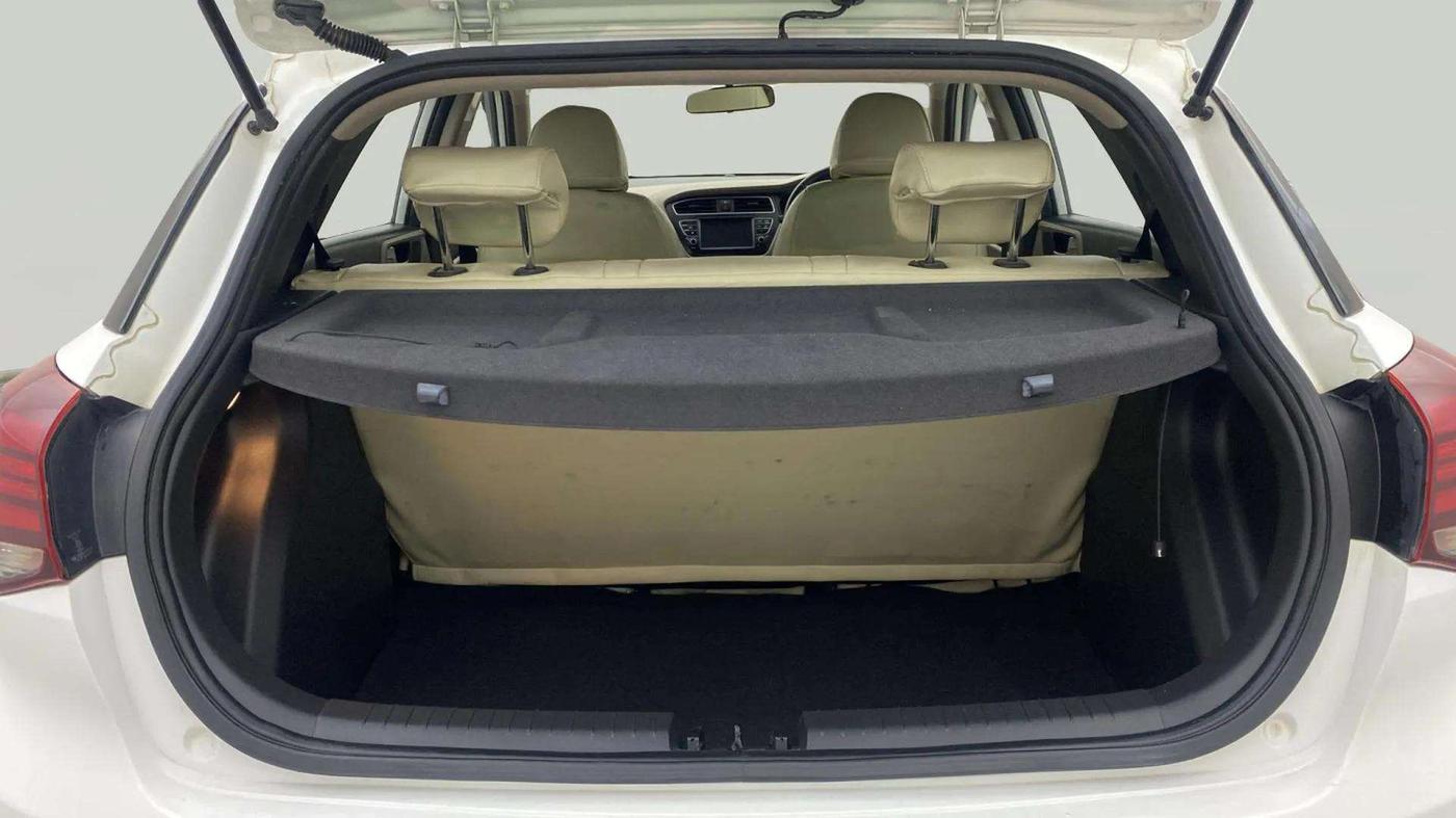 2018 Hyundai Elite i20 ASTA 1.2 (O), Petrol, Manual, 31,204 km, Boot Inside