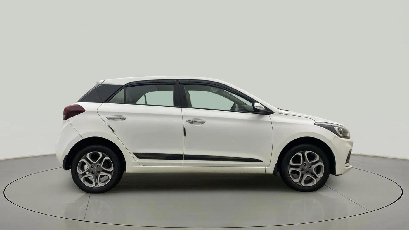 2018 Hyundai Elite i20 ASTA 1.2 (O), Petrol, Manual, 31,204 km, Right Side View