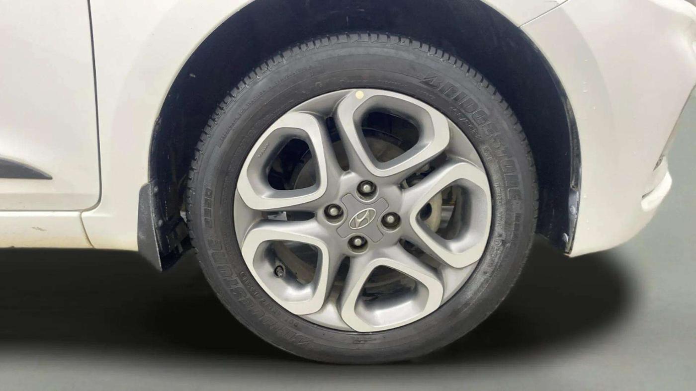 2018 Hyundai Elite i20 ASTA 1.2 (O), Petrol, Manual, 31,204 km, Right Front Wheel
