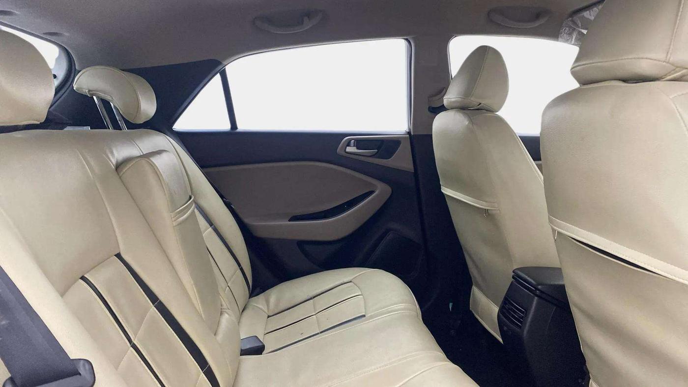 2018 Hyundai Elite i20 ASTA 1.2 (O), Petrol, Manual, 31,204 km, Right Side Rear Door Cabin