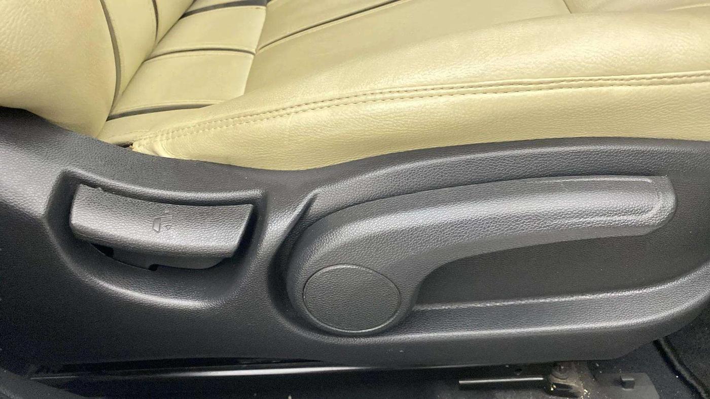 2018 Hyundai Elite i20 ASTA 1.2 (O), Petrol, Manual, 31,204 km, Driver Side Adjustment Panel
