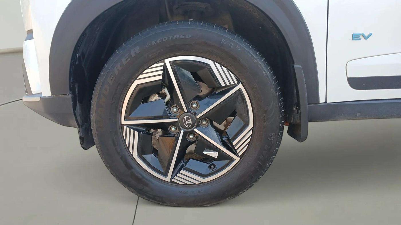 2024 Tata NEXON EV EMPOWERED LONG RANGE, Electric, Automatic, 29,720 km, Left Front Wheel