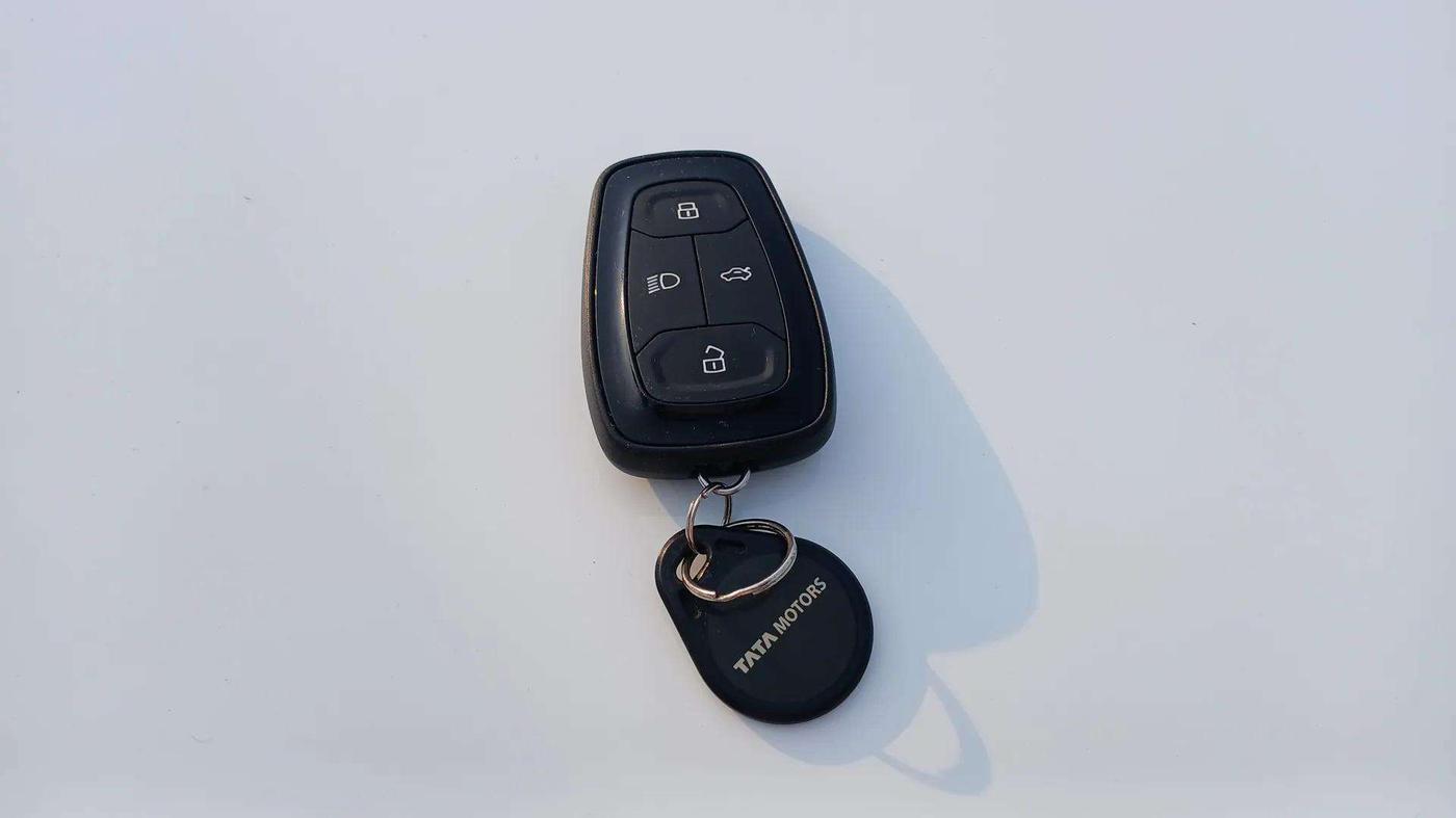 2024 Tata NEXON EV EMPOWERED LONG RANGE, Electric, Automatic, 29,720 km, Key Close Up