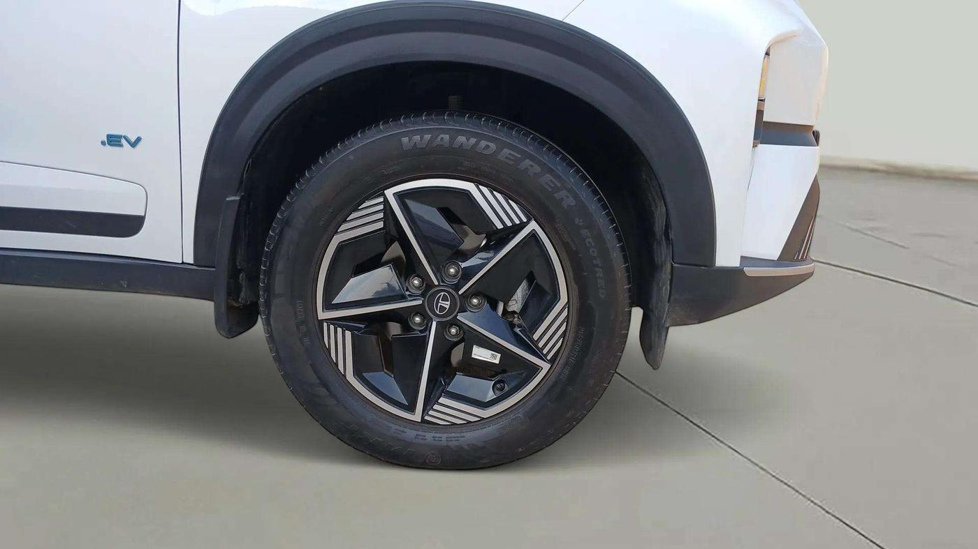 2024 Tata NEXON EV EMPOWERED LONG RANGE, Electric, Automatic, 29,720 km, Right Front Wheel