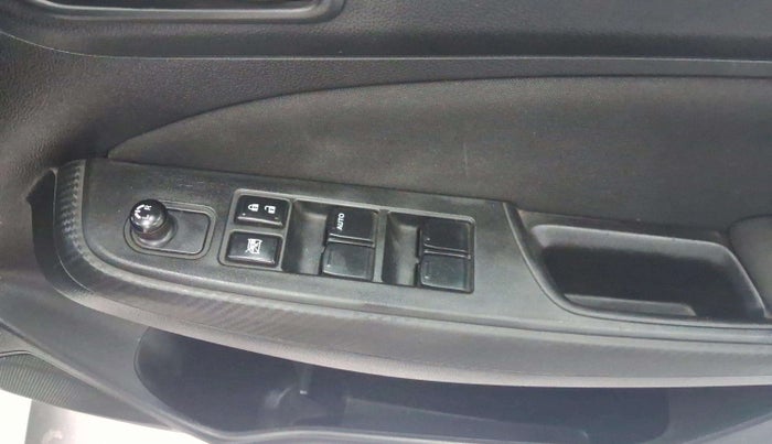 2019 Maruti Swift VXI, Petrol, Manual, 1,111 km, Driver Side Door Panels Control