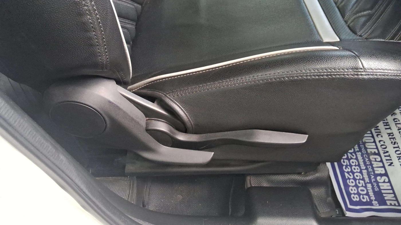 2019 Maruti Swift VXI, Petrol, Manual, 1,111 km, Driver Side Adjustment Panel