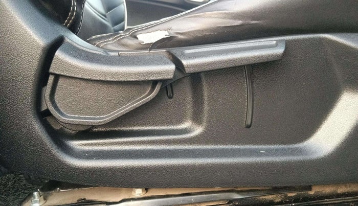 2022 Hyundai VENUE S PLUS 1.5 CRDI, Diesel, Manual, 44,969 km, Driver Side Adjustment Panel