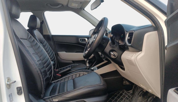 2022 Hyundai VENUE S PLUS 1.5 CRDI, Diesel, Manual, 44,969 km, Right Side Front Door Cabin