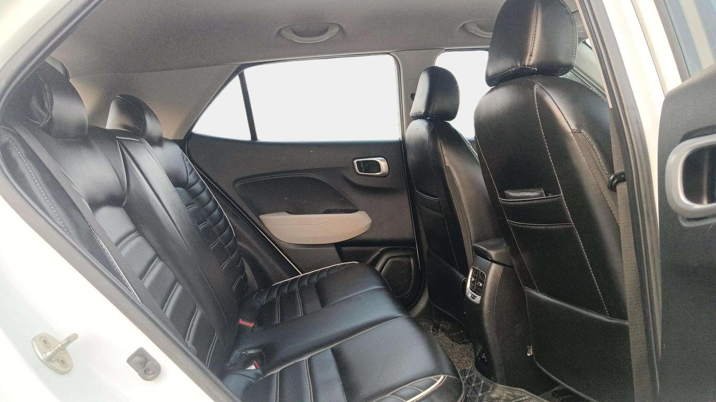 2022 Hyundai VENUE S PLUS 1.5 CRDI, Diesel, Manual, 44,969 km, Right Side Rear Door Cabin