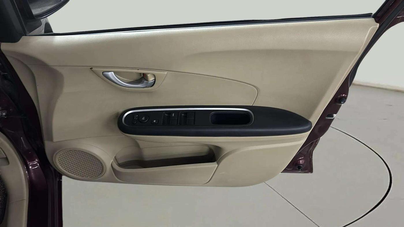 2016 Honda Amaze 1.2L I-VTEC VX AT, Petrol, Automatic, 24,912 km, Driver Side Door Panels Control