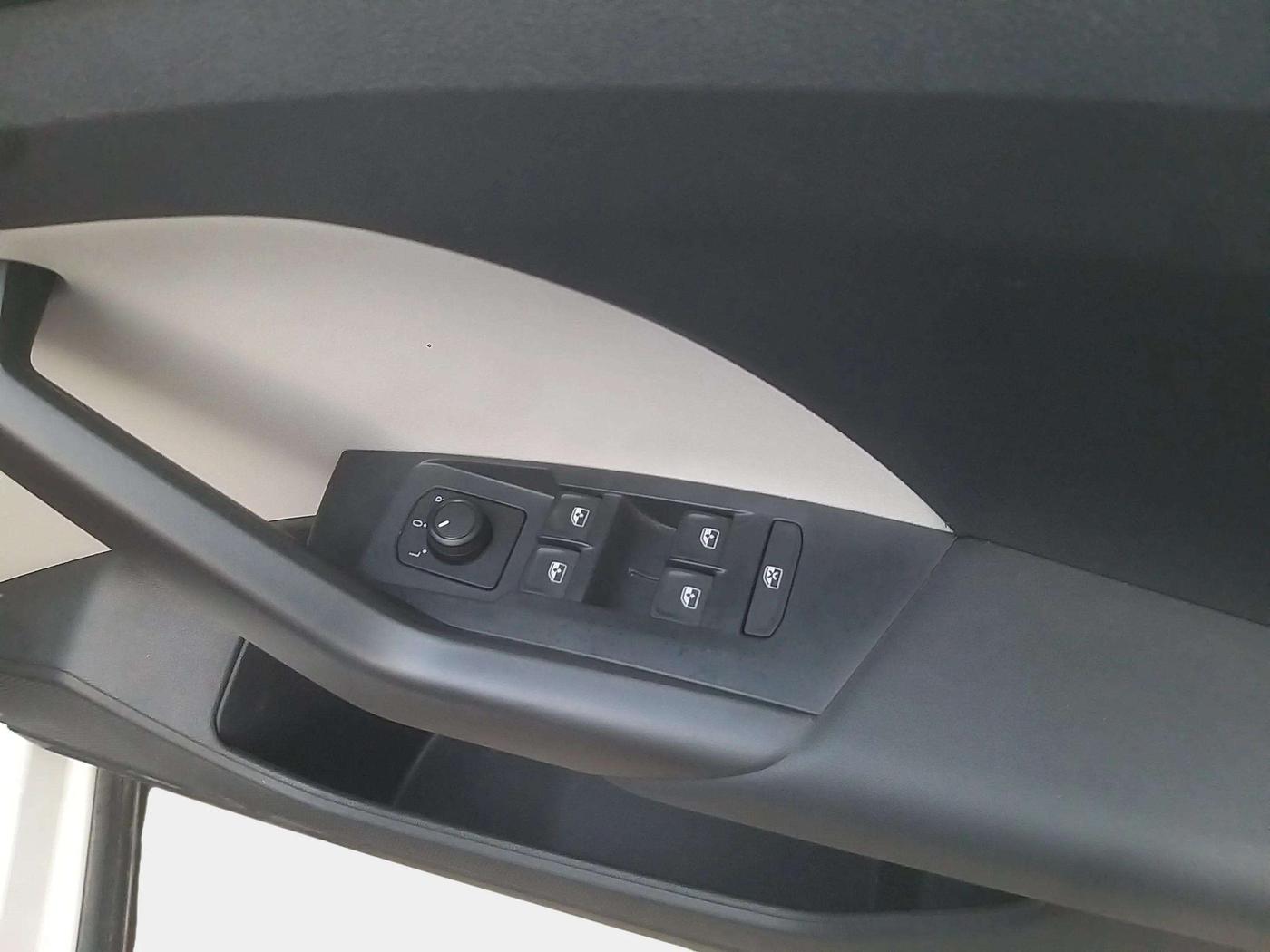 2022 Volkswagen TAIGUN GT 1.5 TSI MT, Petrol, Manual, 12,304 km, Driver Side Door Panels Control