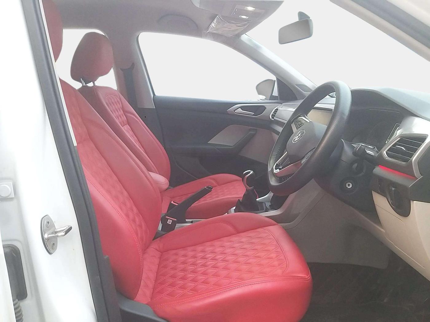 2022 Volkswagen TAIGUN GT 1.5 TSI MT, Petrol, Manual, 12,304 km, Right Side Front Door Cabin