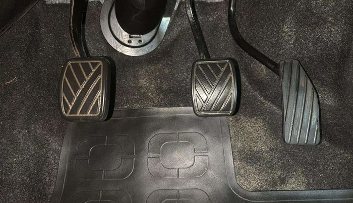 2017 Maruti Wagon R 1.0 VXI, Petrol, Manual, 17,248 km, Pedals