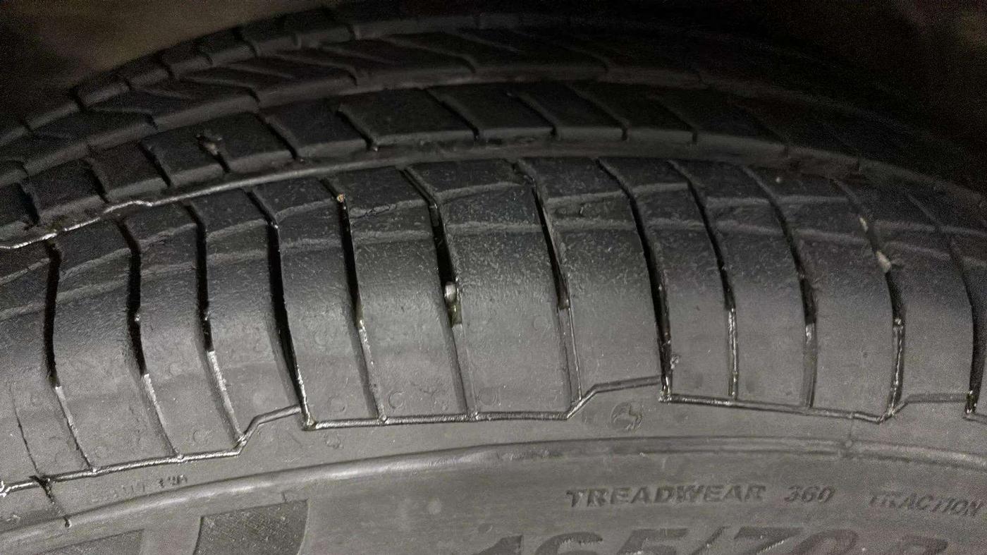 2017 Maruti Wagon R 1.0 VXI, Petrol, Manual, 17,248 km, Left Front Tyre Tread