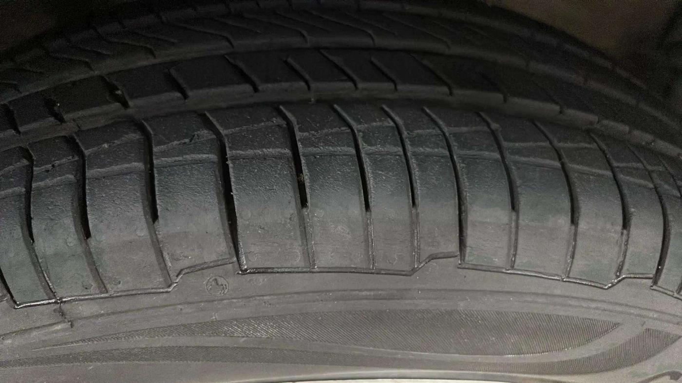 2017 Maruti Wagon R 1.0 VXI, Petrol, Manual, 17,248 km, Right Front Tyre Tread