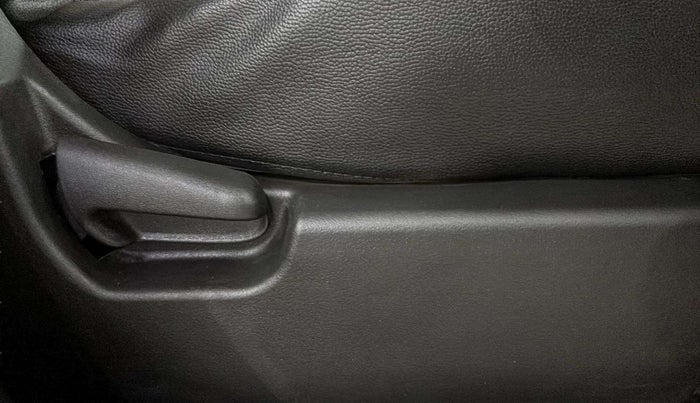 2017 Maruti Wagon R 1.0 VXI, Petrol, Manual, 17,248 km, Driver Side Adjustment Panel