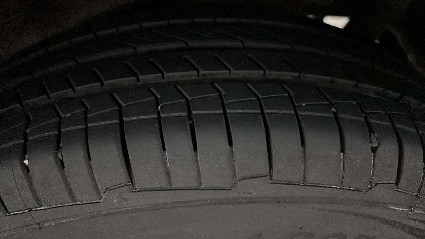 2017 Maruti Wagon R 1.0 VXI, Petrol, Manual, 17,248 km, Left Rear Tyre Tread