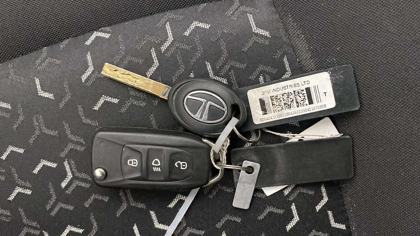 2021 Tata Tiago XT PETROL, Petrol, Manual, 9,100 km, Key Close Up