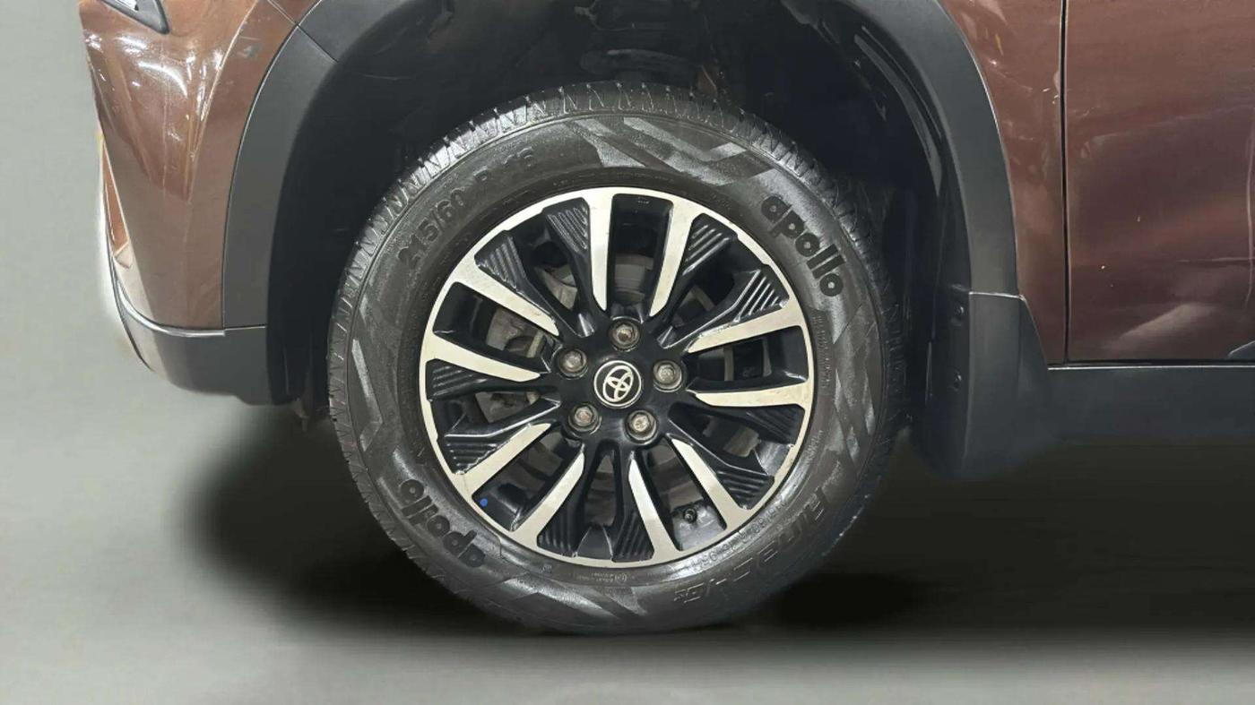 2021 Toyota URBAN CRUISER PREMIUM GRADE MT DUAL TONE, Petrol, Manual, 8,419 km, Left Front Wheel