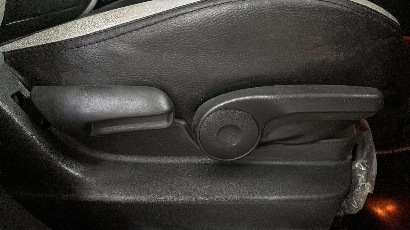 2021 Toyota URBAN CRUISER PREMIUM GRADE MT DUAL TONE, Petrol, Manual, 8,419 km, Driver Side Adjustment Panel