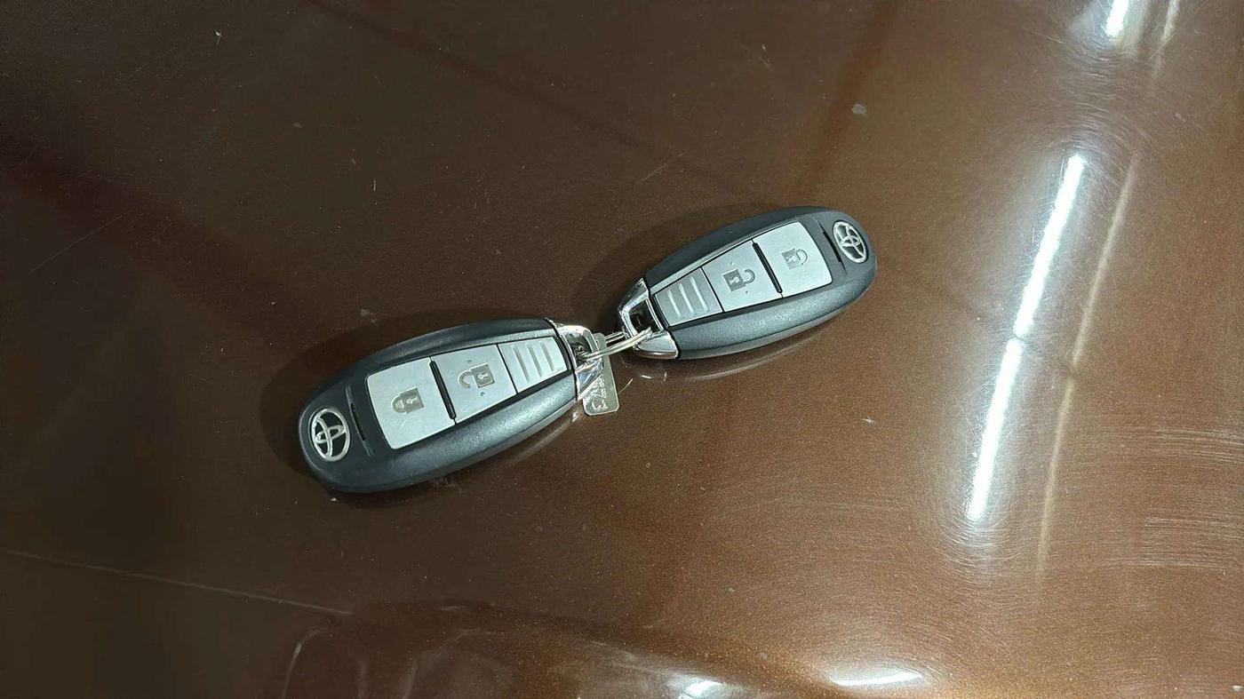 2021 Toyota URBAN CRUISER PREMIUM GRADE MT DUAL TONE, Petrol, Manual, 8,419 km, Key Close Up